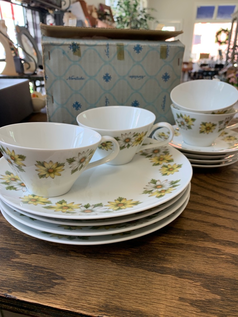 Noritake “Marguerite” luncheon set